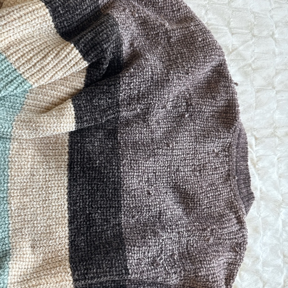 Urban Outfitters Sweater - Picture 4 of 4
